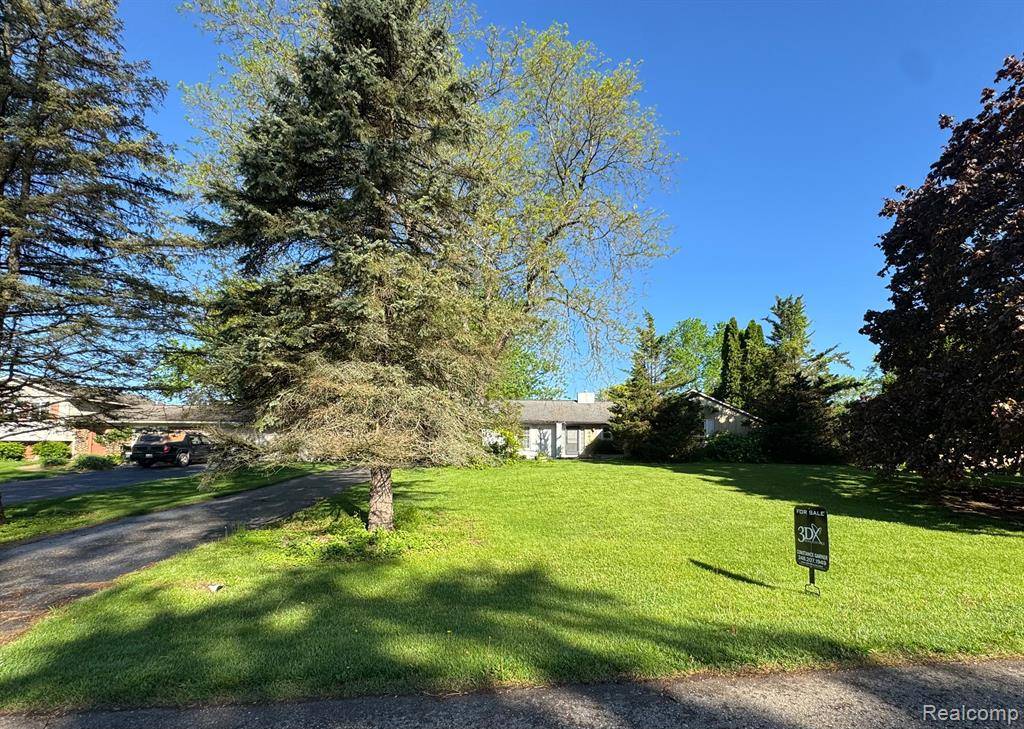 Clarkston, MI 48348,8610 N WAUMEGAH Road