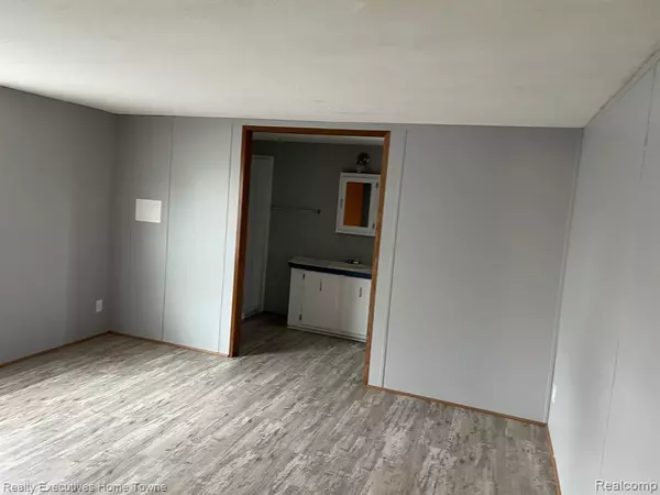 Brown, MI 48416,4085 Mapleview E Court