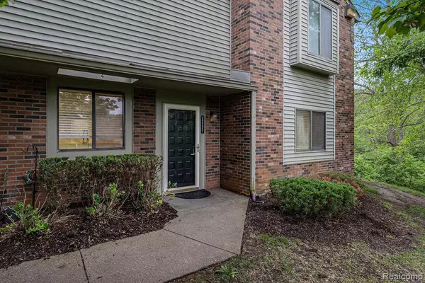 Farmington Hills, MI 48335,22221 INDIAN CREEK Drive