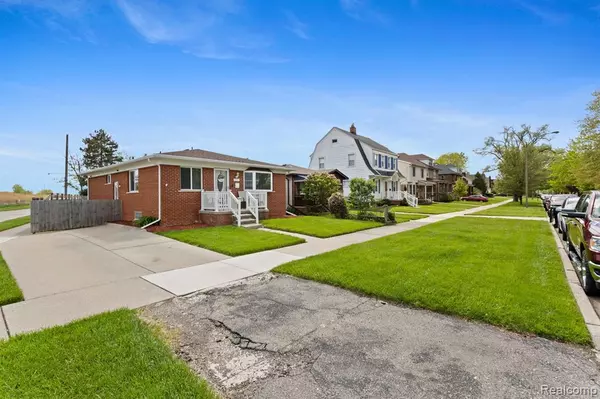 Wyandotte, MI 48192,221 EMMONS Boulevard