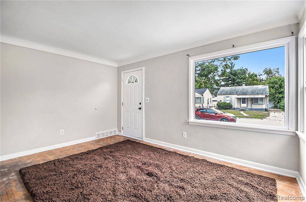 Hazel Park, MI 48030,953 E BRICKLEY Avenue