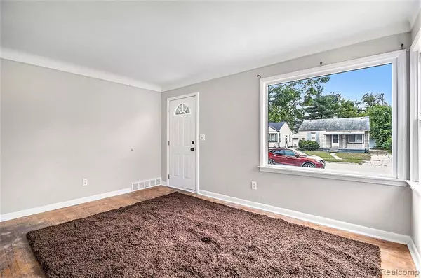 Hazel Park, MI 48030,953 E BRICKLEY Avenue