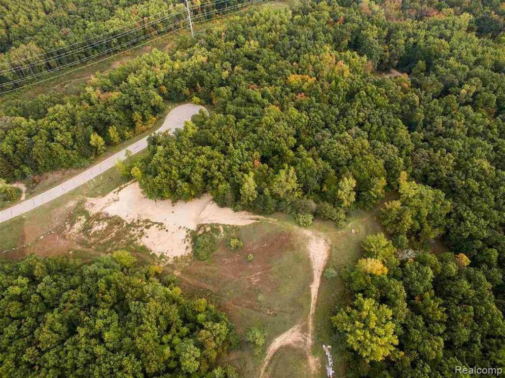 Fenton, MI 48430,20 Grand Summit Drive
