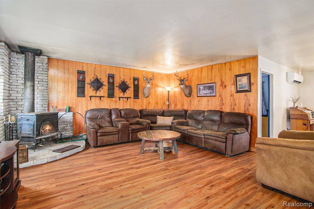 Holly, MI 48442,102 FRANKLIN Street