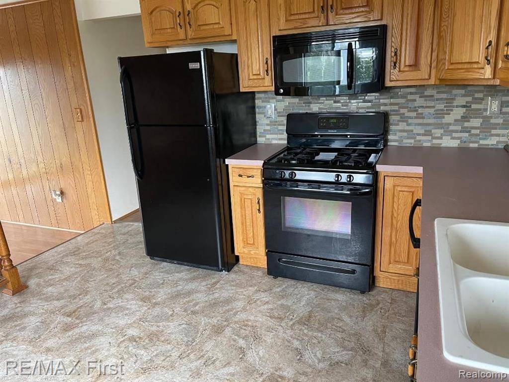 Sterling Heights, MI 48313,12486 N YORK Drive