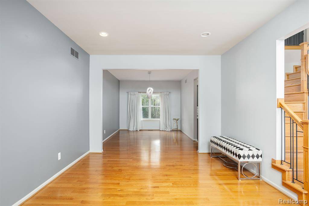 Farmington Hills, MI 48334,27207 WINTERSET Circle