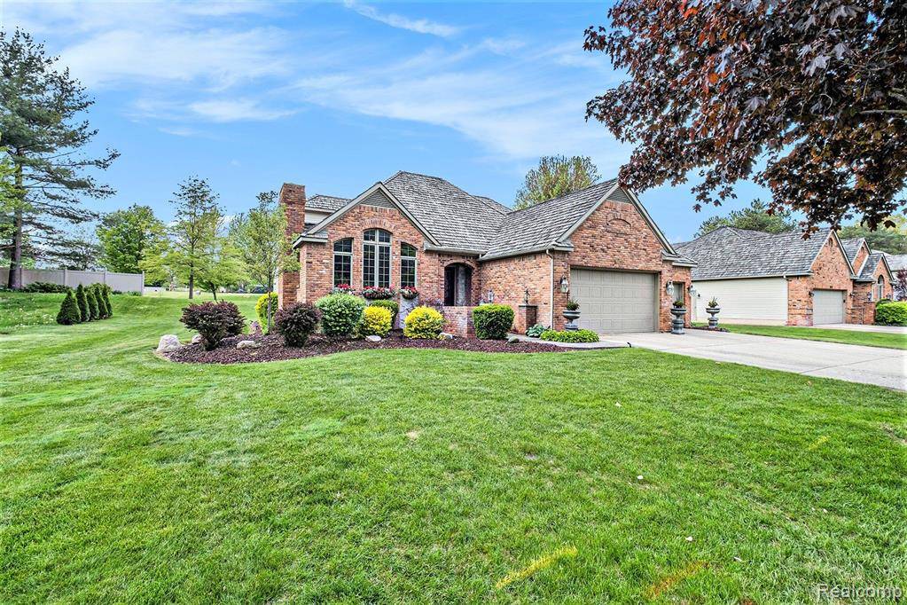 Fenton, MI 48430,16480 DUSKLIGHT Drive