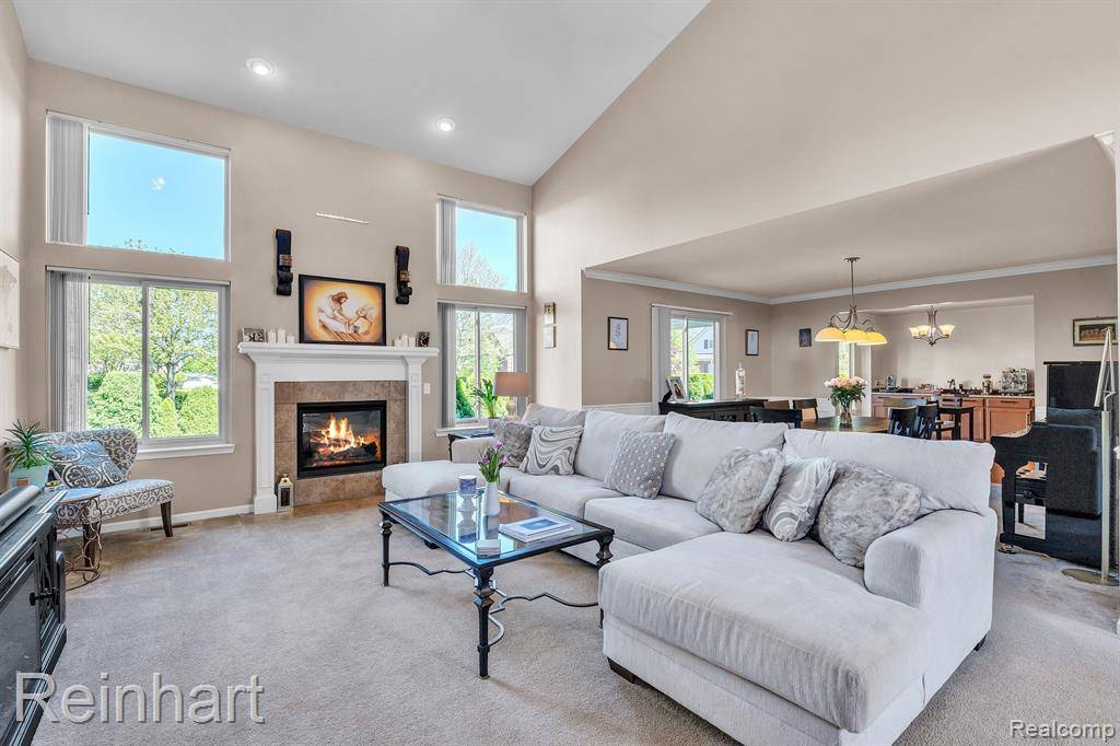 South Lyon, MI 48178,25340 VILLAGEWOOD