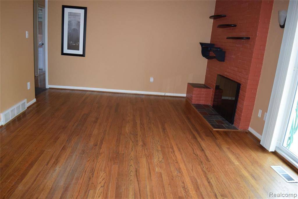 Farmington Hills, MI 48331,28519 GREEN WILLOW Street