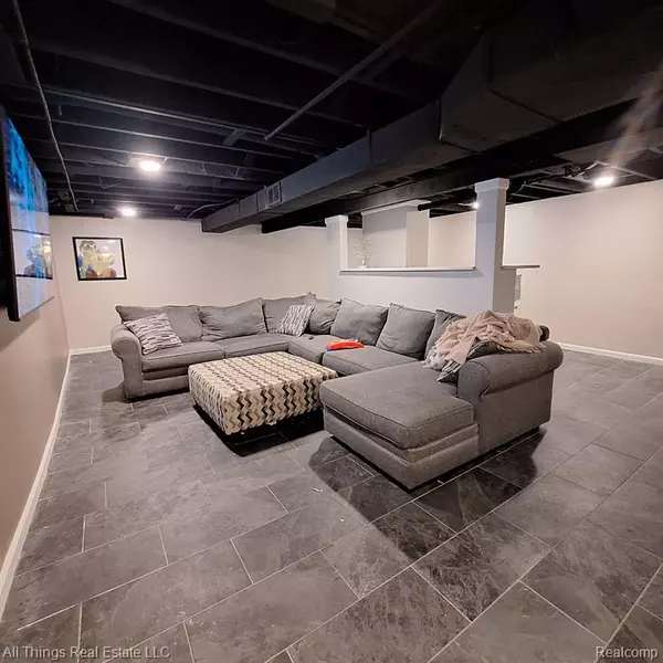 Southfield, MI 48076,21140 WINCHESTER Street