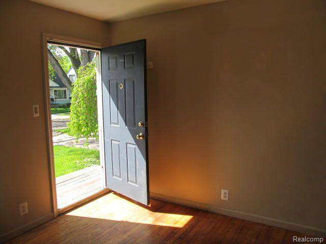 Redford, MI 48240,18478 FOX