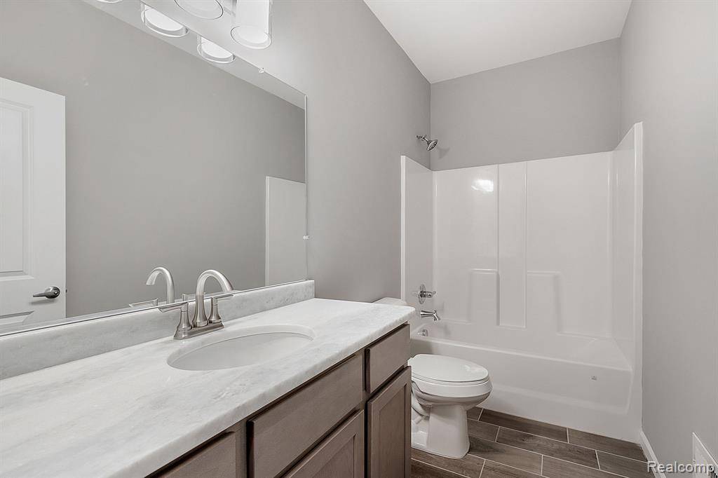 Grand Blanc, MI 48439,5232 Farmridge Lane