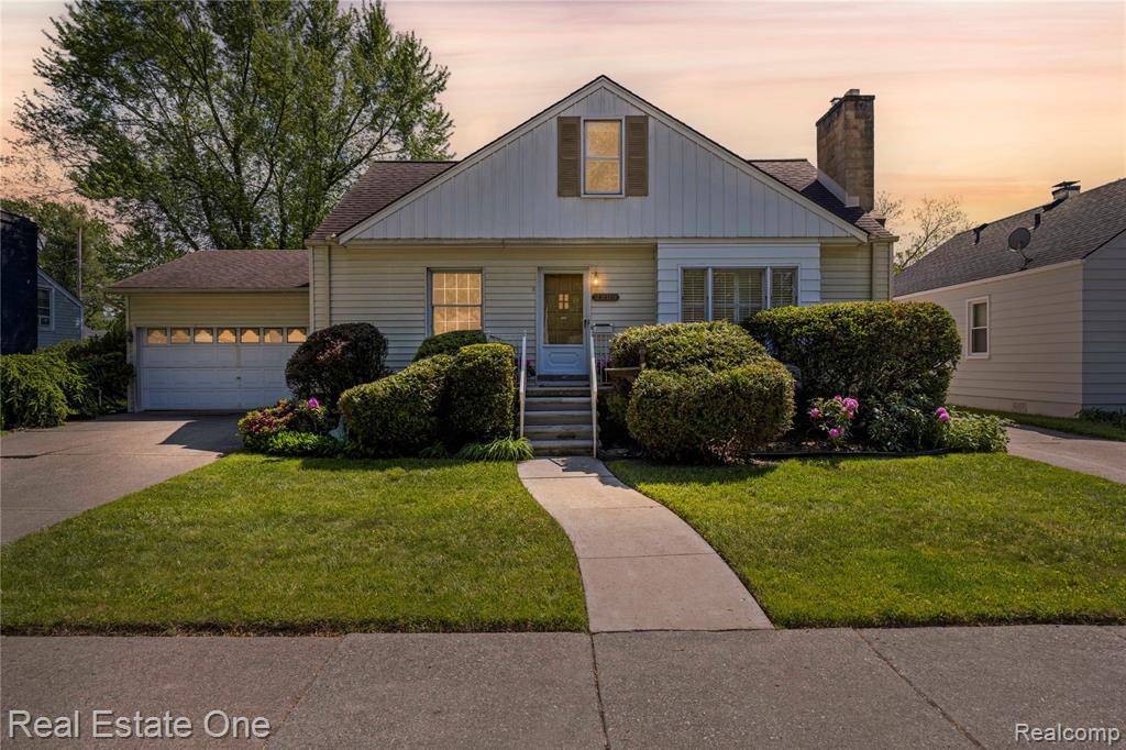 Grosse Pointe Woods, MI 48236,2209 RIDGEMONT Road