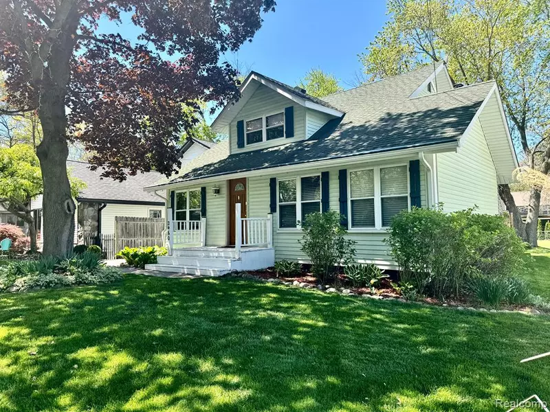 2460 HOOVER Avenue, West Bloomfield, MI 48324