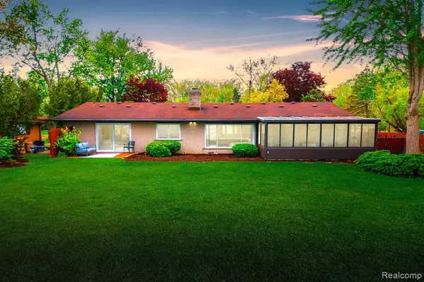 Grosse Ile, MI 48138,27607 ELBA Drive