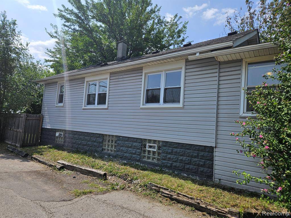 Ecorse, MI 48229,74 E ROCKWOOD Street