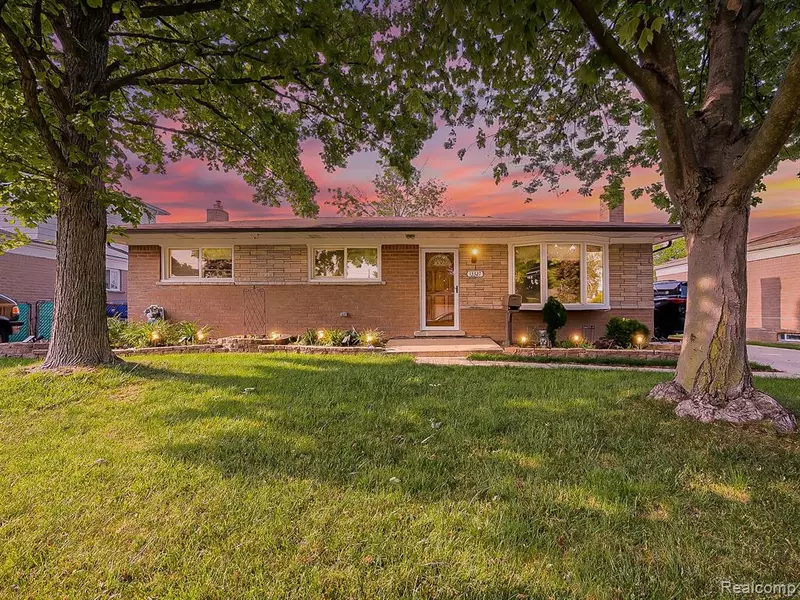 13327 MURTHUM Avenue, Warren, MI 48088