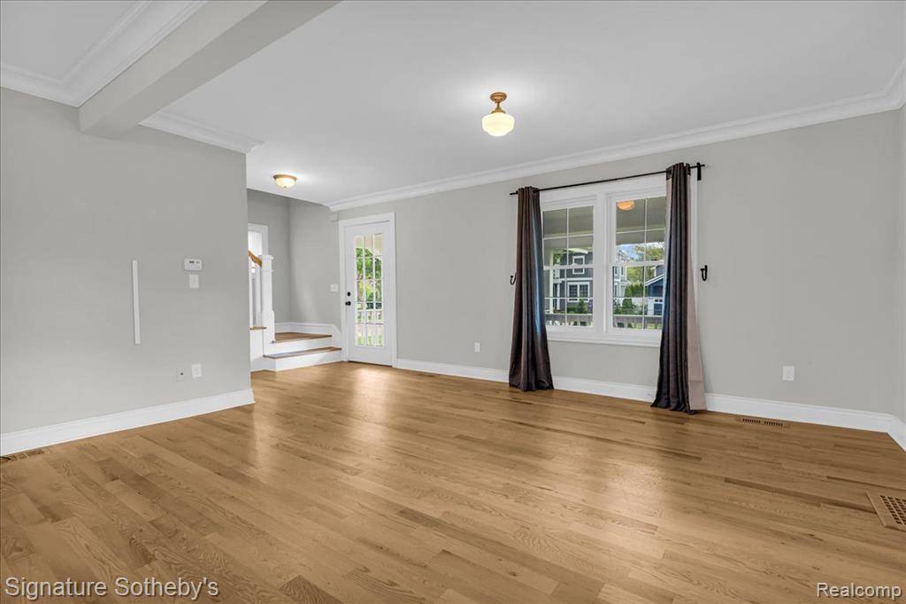Royal Oak, MI 48067,203 CURRY Avenue