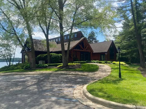 Brighton, MI 48116,Unit 23 Pine Creek Bluffs Rexford Court