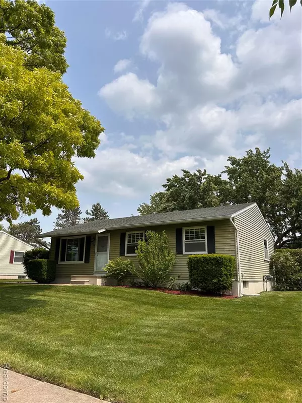 Howell, MI 48843,809 ISBELL Street