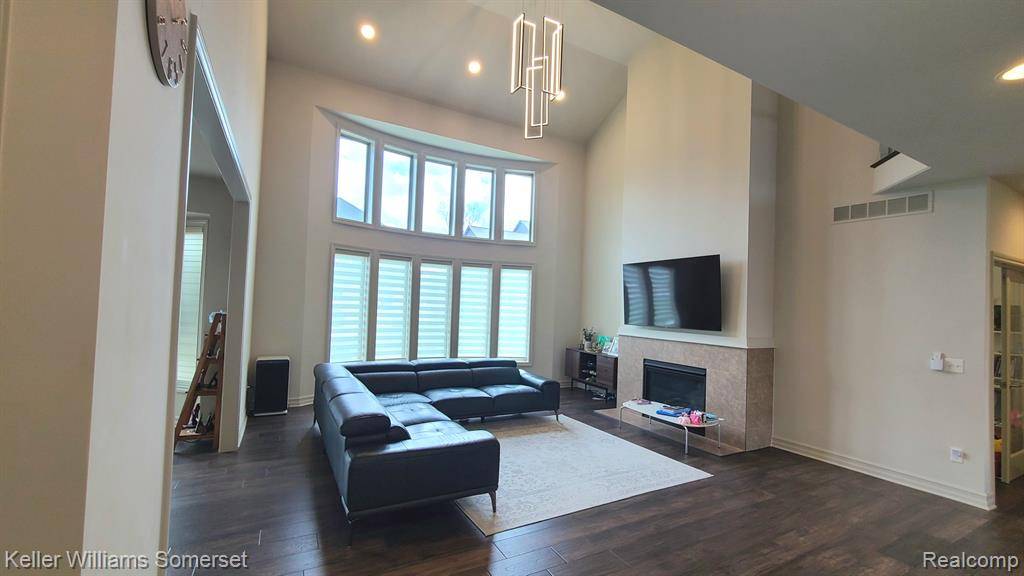 Troy, MI 48085,5342 RANGEMORE Drive