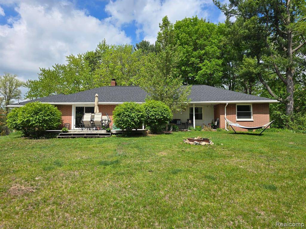300 W LACKIE Court, Sanford, MI 48657