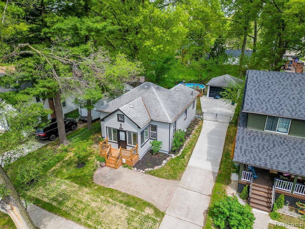Ferndale, MI 48220,350 W HAZELHURST Street
