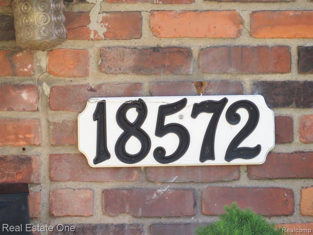 Riverview, MI 48193,18572 HINTON Street