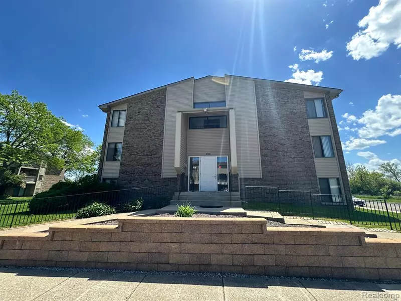 30475 W 14 MILE Road, Farmington Hills, MI 48334