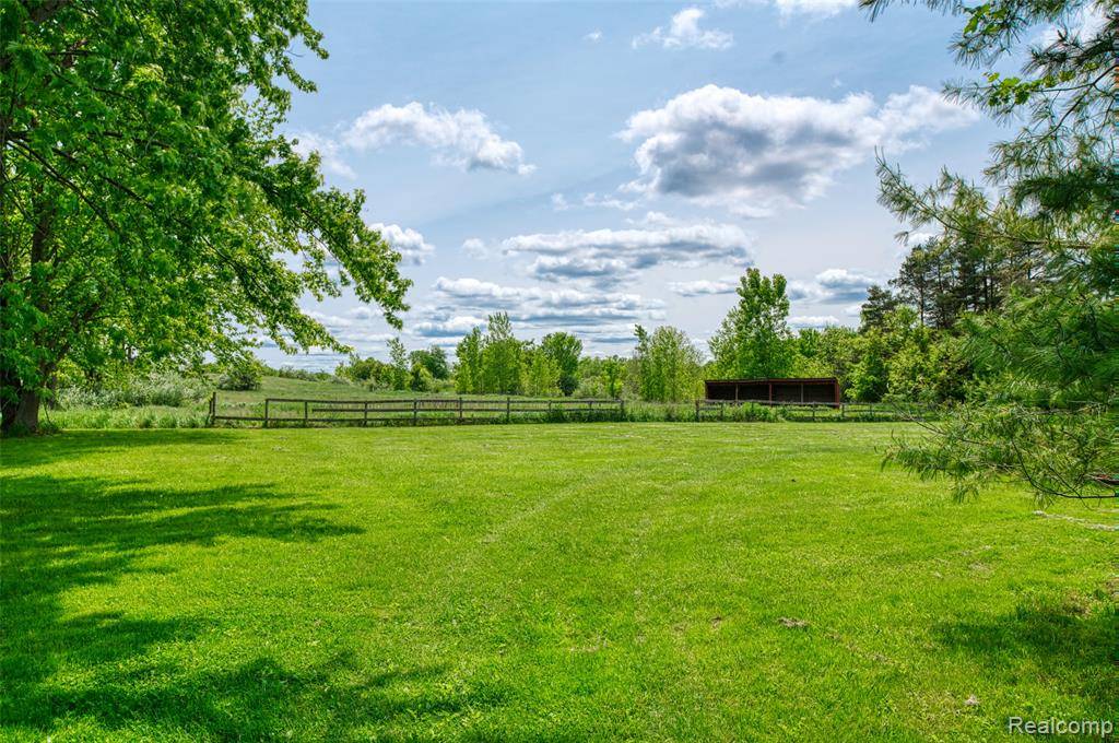 Howell, MI 48855,835 W MARR Road