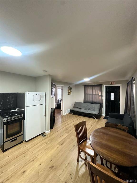 Hazel Park, MI 48030,1228 E JARVIS Avenue