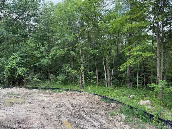 Clarkston, MI 48348,7118 Oak Ridge Court