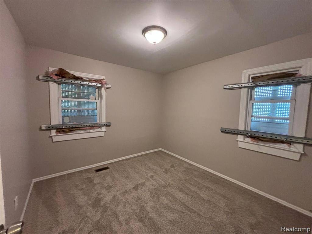 Harper Woods, MI 48225,18989 WASHTENAW Street