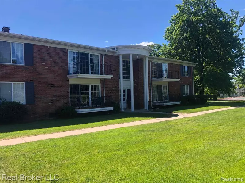430 FOX HILLS N Drive, Bloomfield Hills, MI 48304