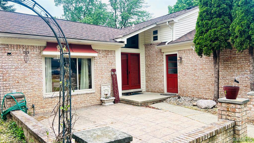 Sterling Heights, MI 48313,39239 CHANTILLY Drive