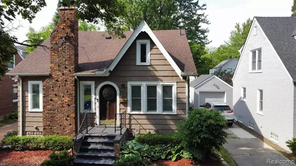 95 MAPLETON RD Road, Grosse Pointe Farms, MI 48236