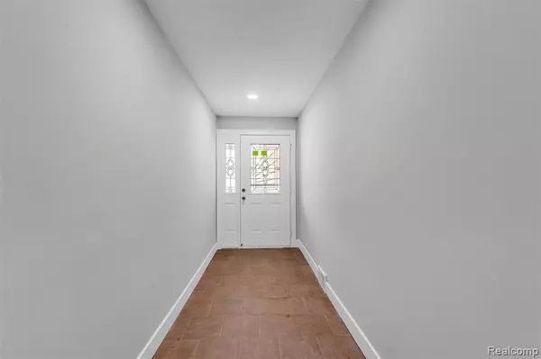 Southfield, MI 48033,22929 WREXFORD Drive