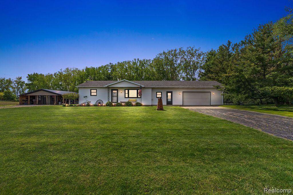 19354 BUECHE Road, New Lothrop, MI 48460