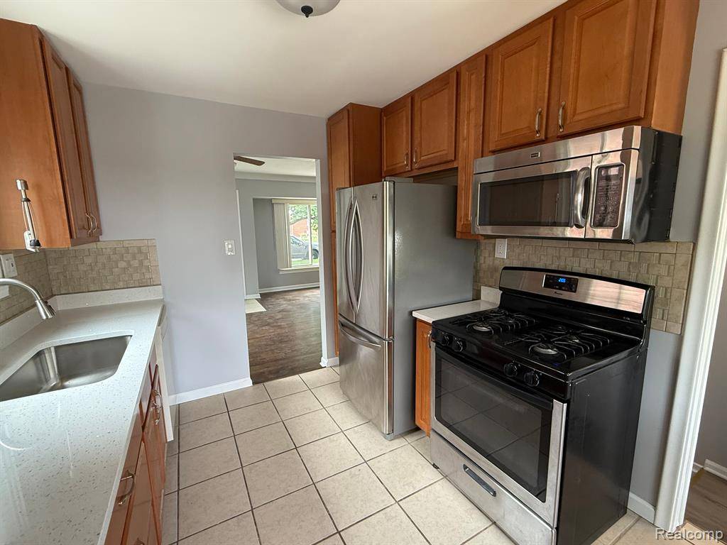 Southgate, MI 48195,15255 MULBERRY Street