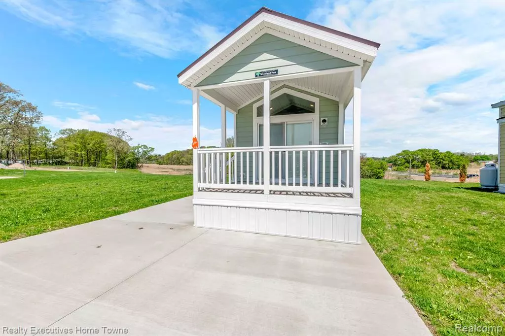 Port Huron, MI 48060,2301 Water St. Lot 8