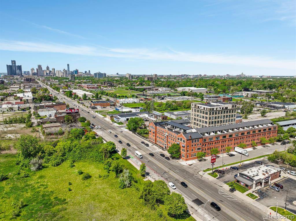 Detroit, MI 48207,6533 E JEFFERSON Avenue