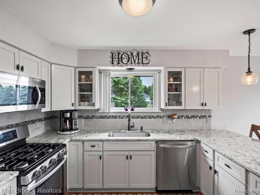 Howell, MI 48855,6102 Cherry Ridge Drive