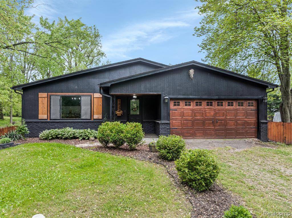 1716 BIRCHTON Street, Commerce Twp, MI 48382