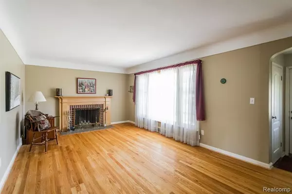 Grosse Pointe Woods, MI 48236,1211 Torrey Road