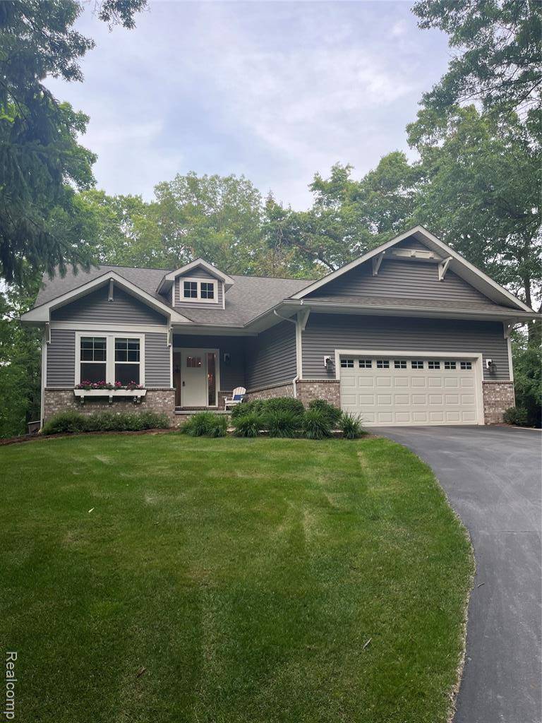 8711 CHAMBERS Road, Pinckney, MI 48169