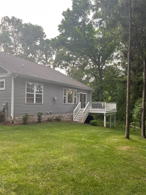 Pinckney, MI 48169,8711 CHAMBERS Road