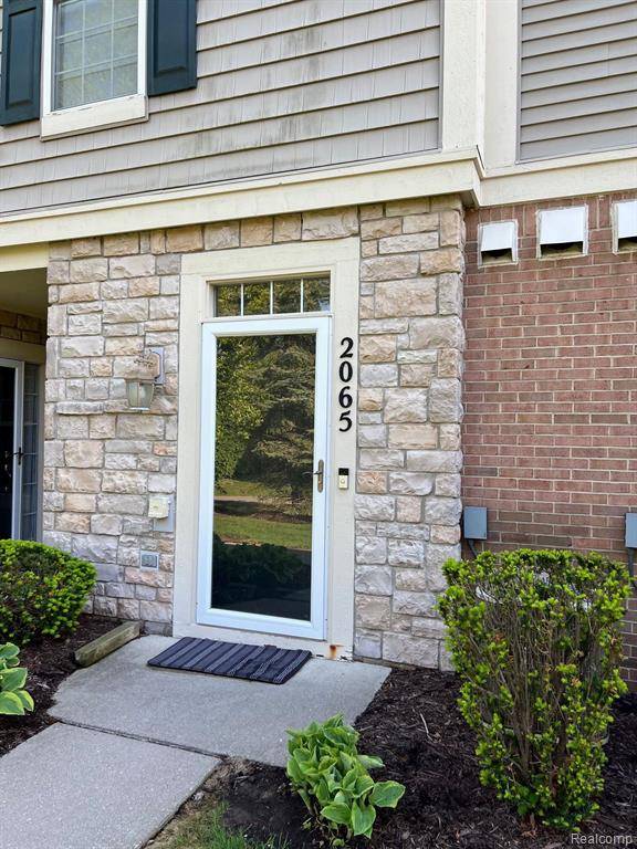 2065 PINECROFT Drive, Canton, MI 48188
