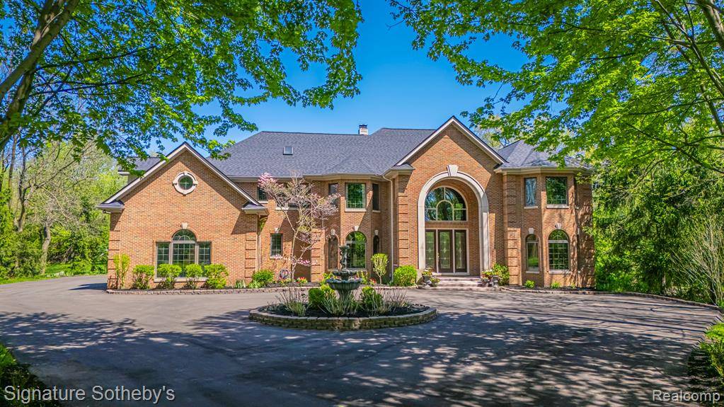 40600 8 MILE Road, Northville, MI 48167