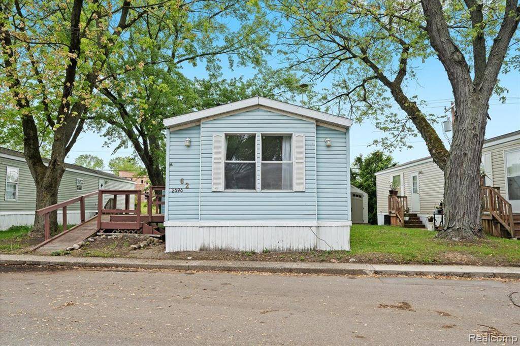 2596 Pleasant Street, Brighton, MI 48114