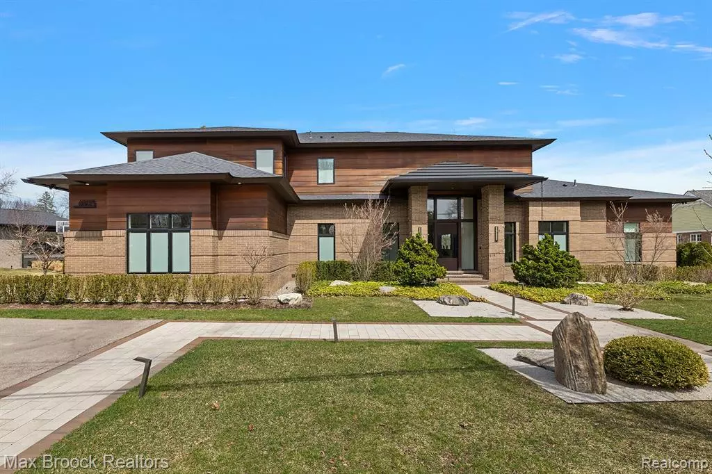 Bloomfield Hills, MI 48301,6925 Meadowlake Road